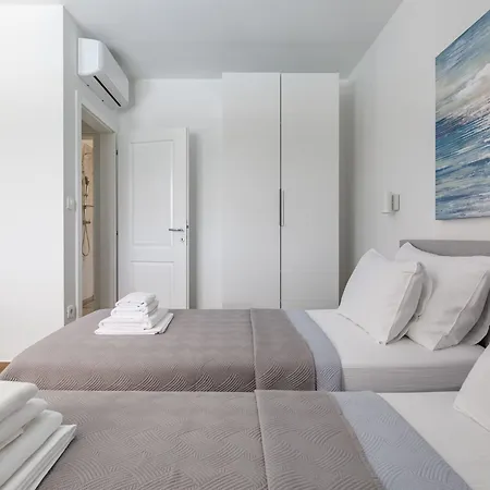 Semesterbostad Escape On By Interhome Vrlika