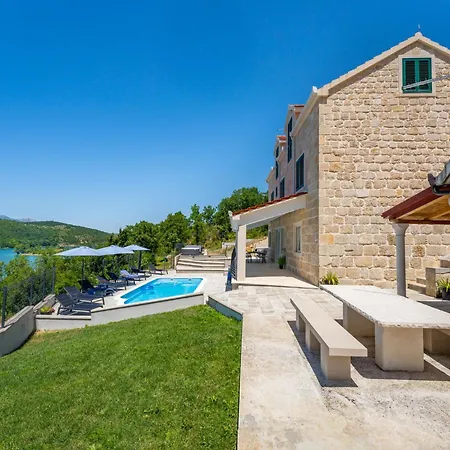 Escape On By Interhome Semesterbostad Vrlika