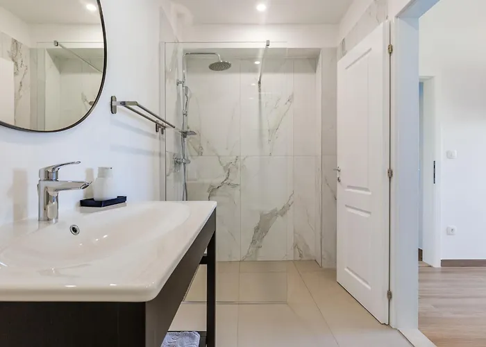 Semesterbostad Escape On By Interhome Vrlika