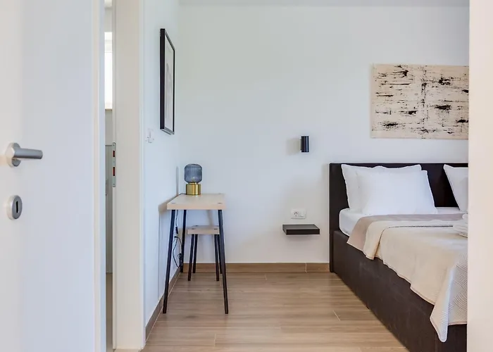 Semesterbostad Escape On By Interhome Vrlika