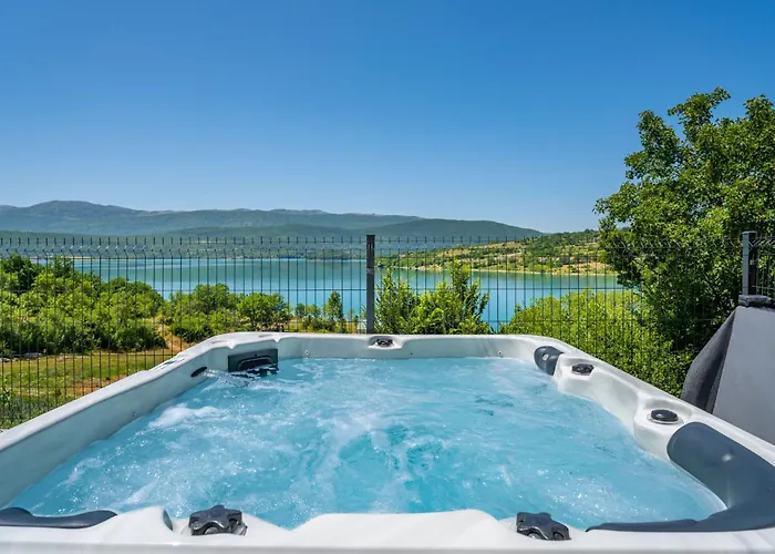 Semesterbostad Escape On By Interhome Vrlika